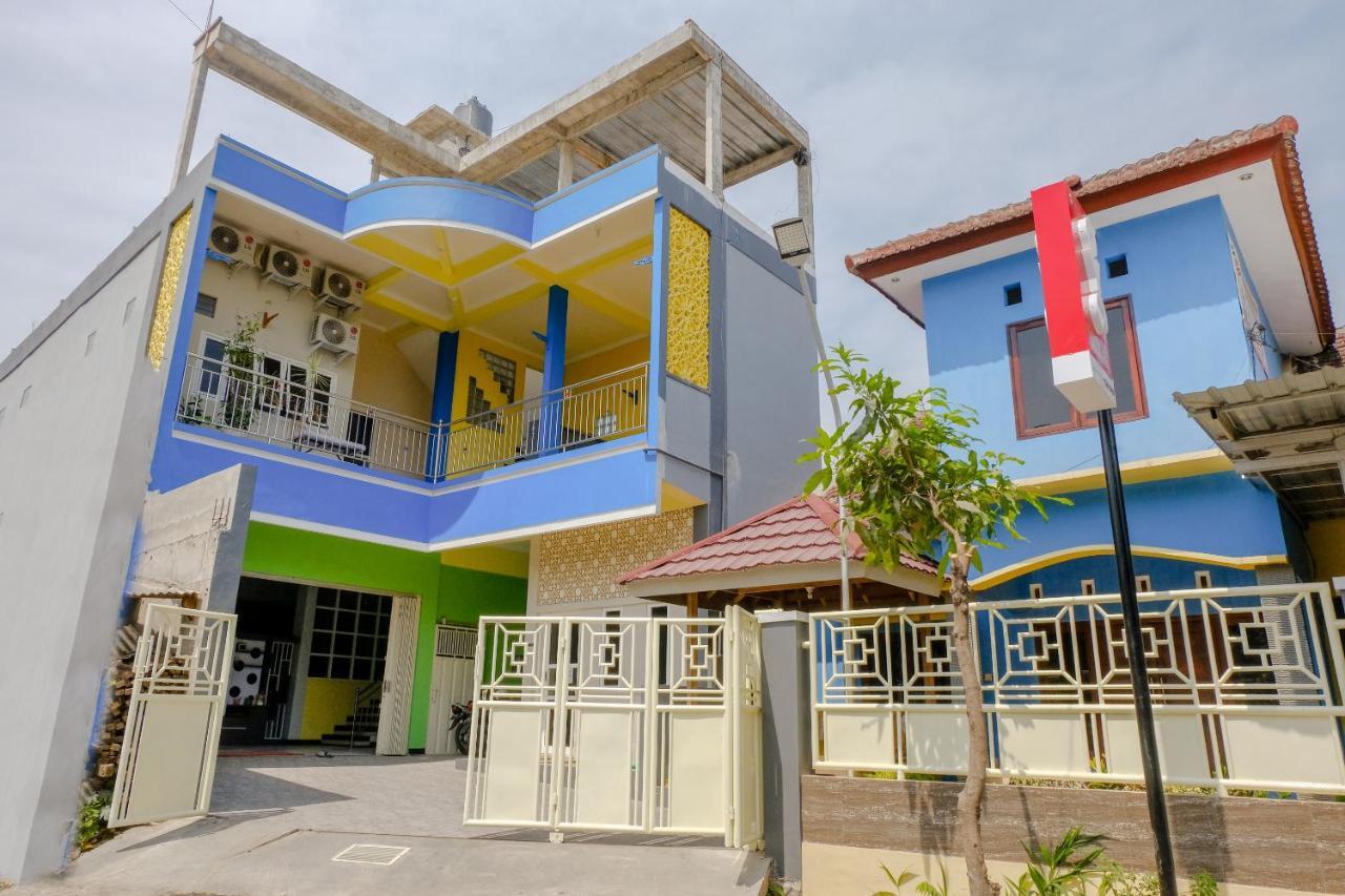 Oyo 1979 Alif Family Residence Malang Esterno foto